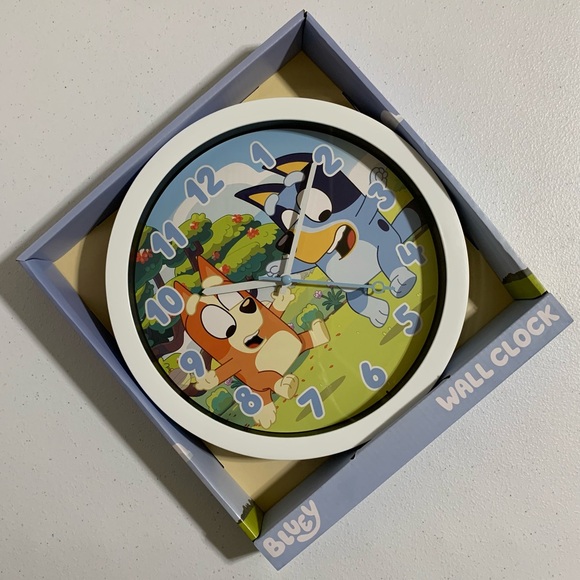 Bluey and Bingo Analog Wall Clock-New in Box - Picture 3 of 5